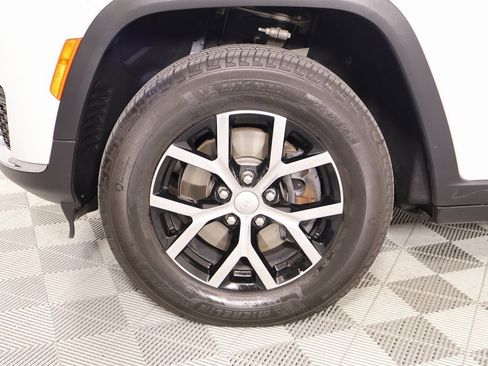 Used 2024 Jeep Grand Cherokee L Limited image 19