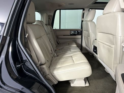 Used 2016 Lincoln Navigator Select RWD image 31