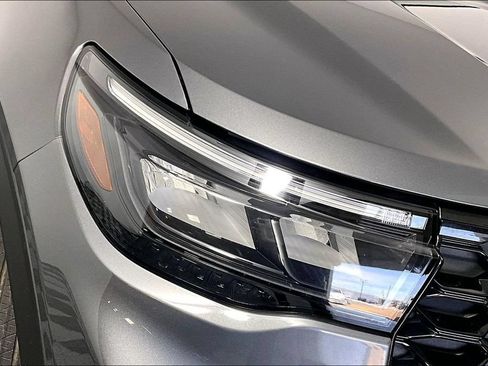 Used 2025 Ford Explorer ST-Line w/ ST-Line Street Pack AWD/4WD image 28