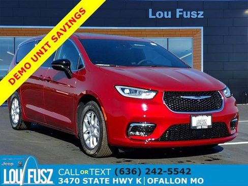 New 2026 Chrysler Pacifica Select image 1