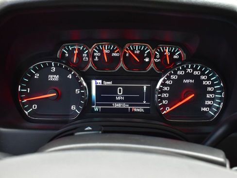 Used 2018 Chevrolet Suburban LT image 34