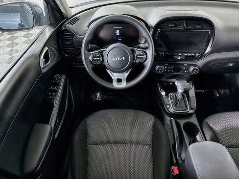 Used 2023 Kia Soul S FWD image 3