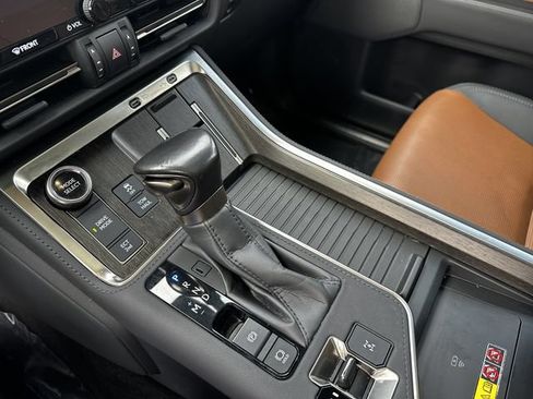 Used 2024 Lexus GX 550 w/ Accessory Package (Z1) AWD/4WD image 24