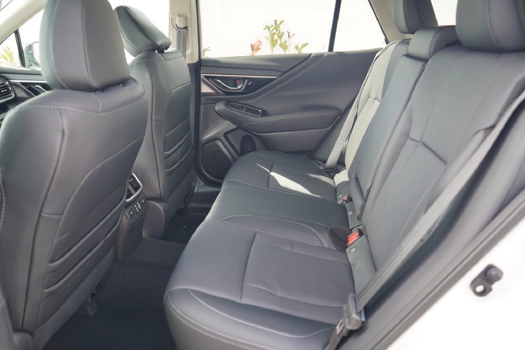 Used 2025 Subaru Outback Limited AWD/4WD image 7