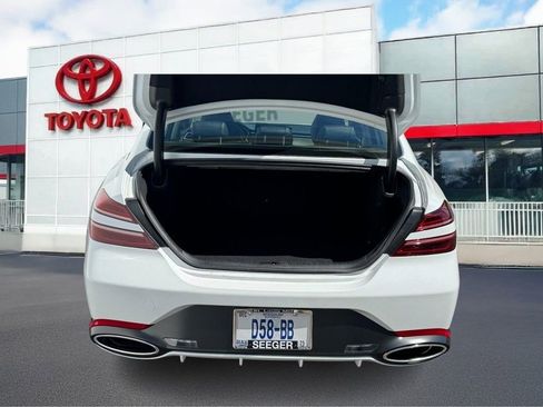 Used 2025 Genesis G70 2.5T image 9