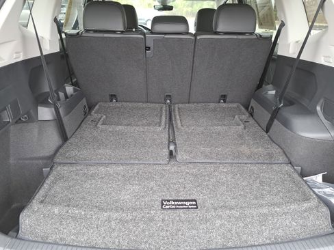 Certified 2023 Volkswagen Tiguan SE w/ Panoramic Sunroof Package image 13