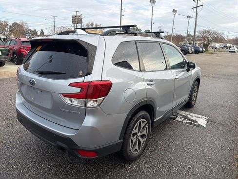 Used 2020 Subaru Forester Premium image 7