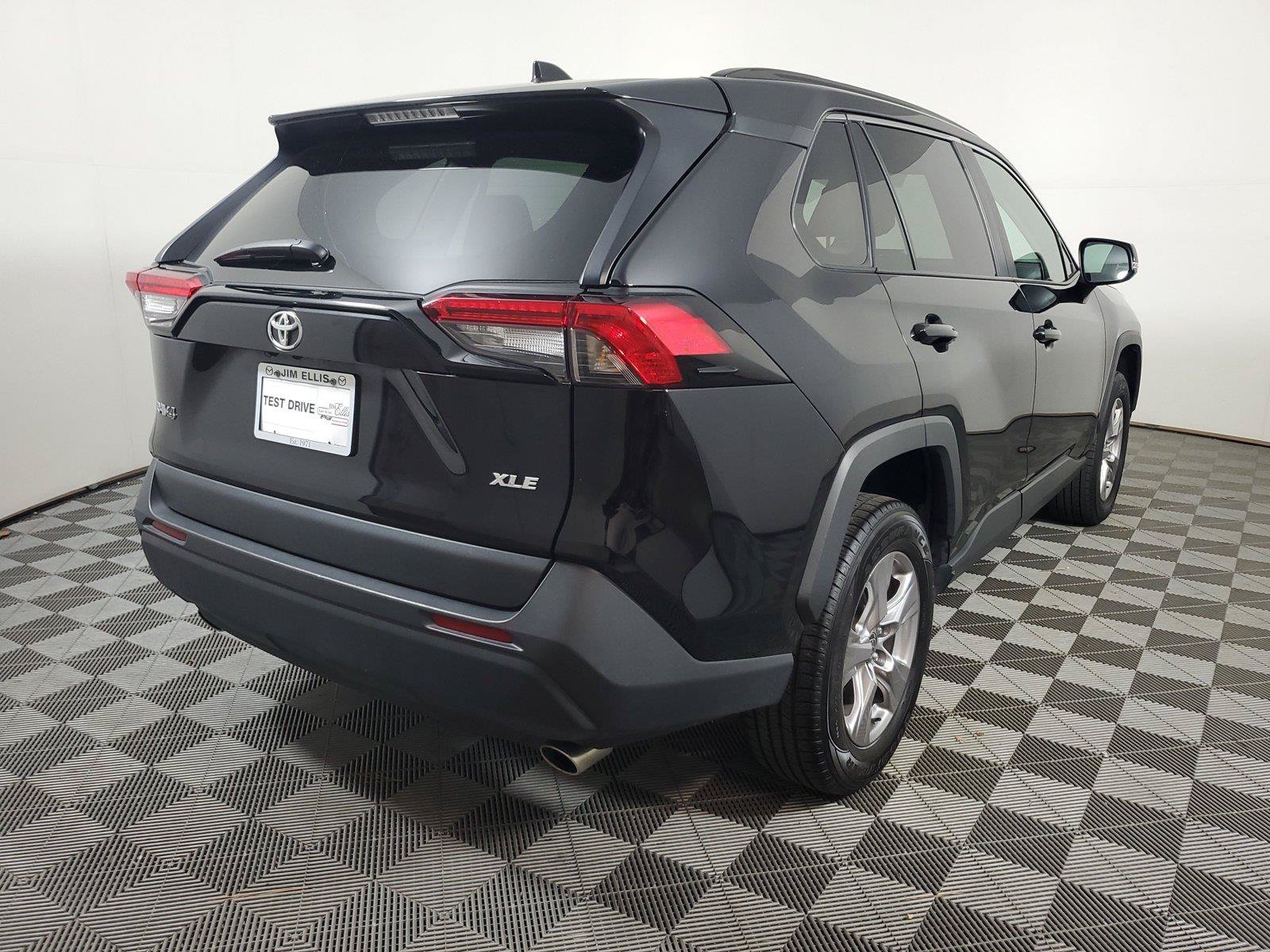 Used 2025 Toyota RAV4 XLE FWD image 4