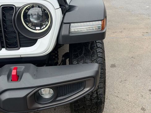 Used 2024 Jeep Wrangler Unlimited Rubicon AWD/4WD image 10