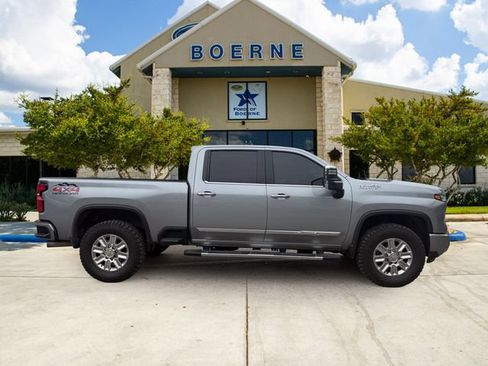 Used 2025 Chevrolet Silverado 2500 High Country w/ Technology Package AWD/4WD image 6