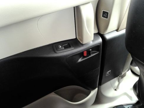 Used 2023 Chrysler Pacifica Touring-L FWD image 37