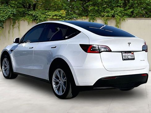 Used 2021 Tesla Model Y Long Range image 4