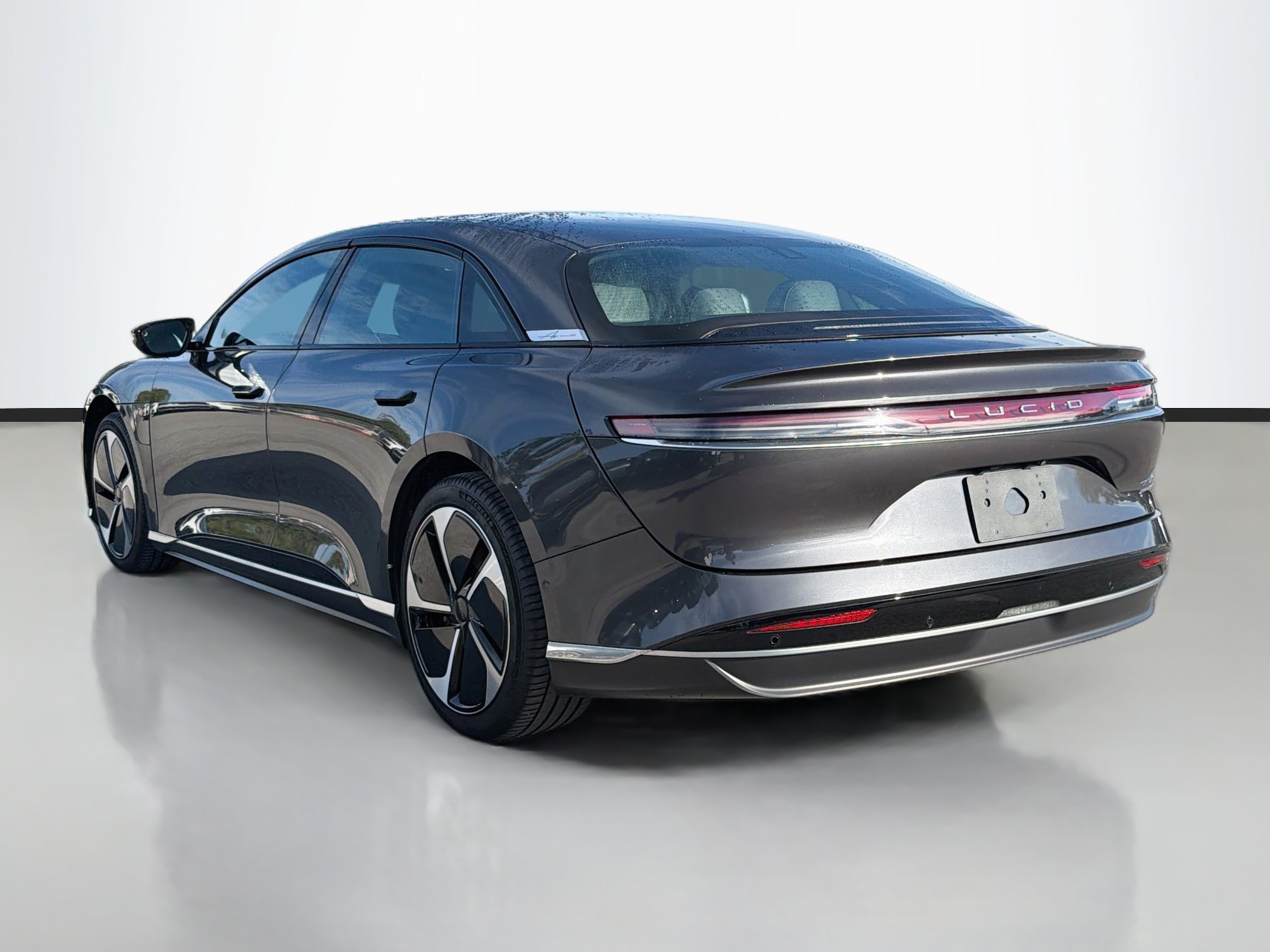 Used 2024 Lucid Air Touring AWD/4WD image 3