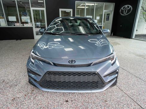Used 2025 Toyota Corolla SE w/ SE Premium Package image 6