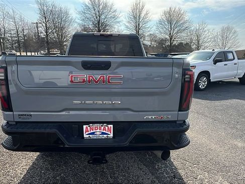 Used 2024 GMC Sierra 2500 AT4X image 6