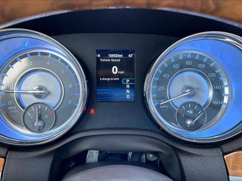 Used 2013 Chrysler 300 C image 25