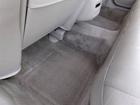 Used 2003 Cadillac De Ville Sedan w/ Comfort & Convenience Package image 24