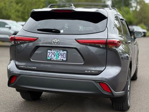 Used 2023 Toyota Highlander XLE AWD/4WD image 5
