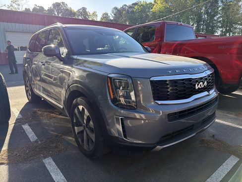 Used 2022 Kia Telluride EX w/ EX Premium Package image 3