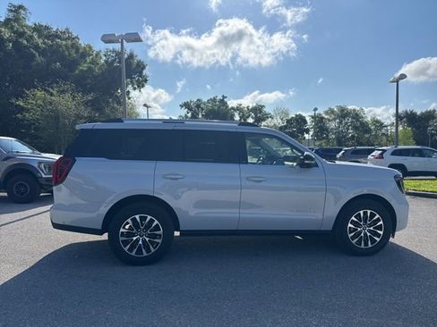Used 2025 Ford Expedition Platinum AWD/4WD image 8