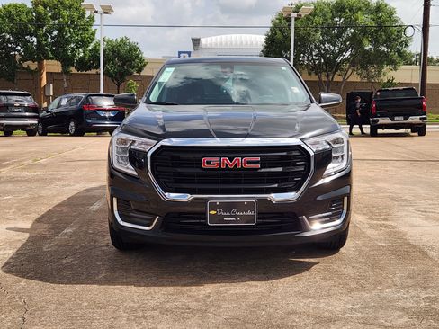 Used 2024 GMC Terrain SLE AWD/4WD image 3