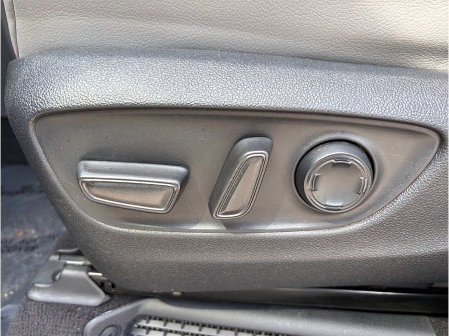 Used 2023 Toyota Sienna XLE FWD image 20