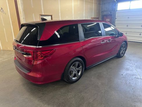 Used 2024 Honda Odyssey EX image 3