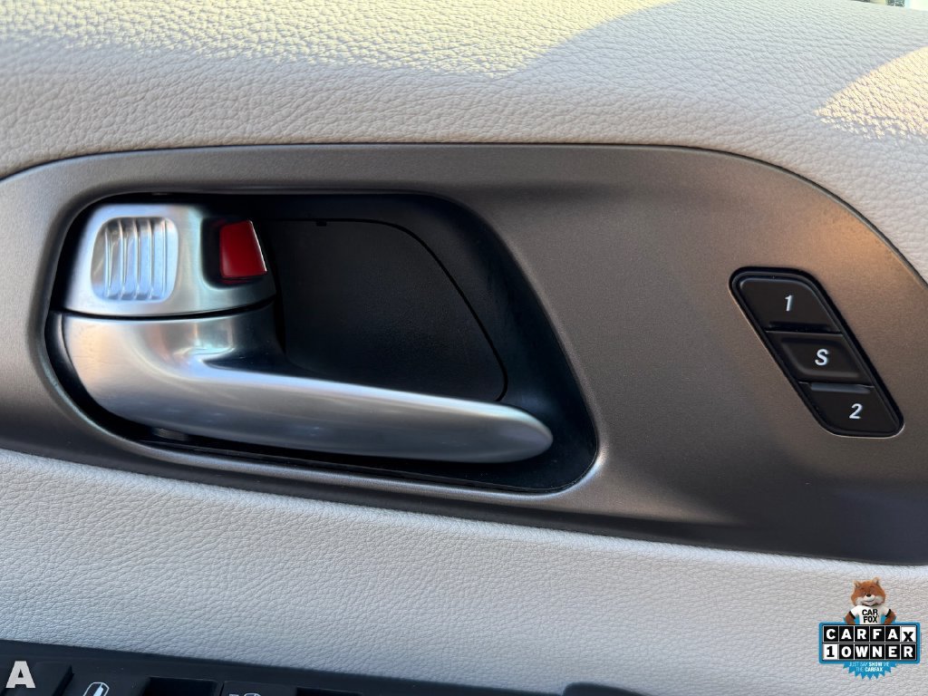 Used 2024 Chrysler Pacifica Touring-L FWD image 7