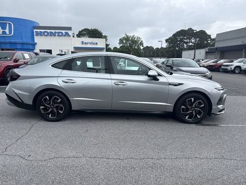 Used 2025 Hyundai Sonata SEL FWD image 3