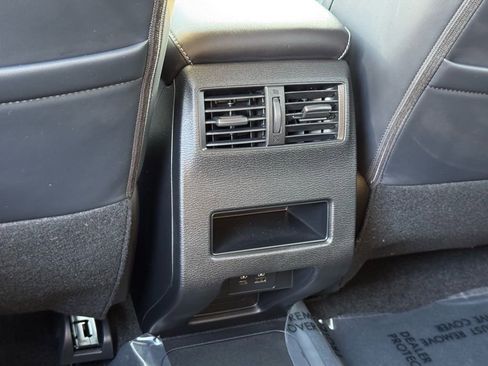 Used 2025 Mitsubishi Outlander SE image 35