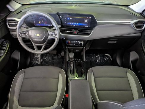 Used 2025 Chevrolet TrailBlazer LT AWD/4WD image 25