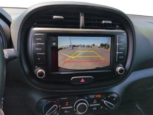 Used 2025 Kia Soul LX FWD image 16