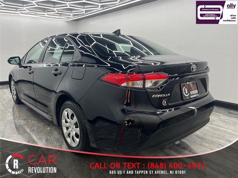 Used 2024 Toyota Corolla LE FWD image 5