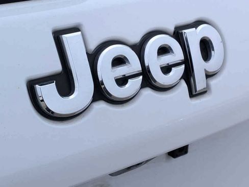 Certified 2025 Jeep Compass Latitude AWD/4WD image 12
