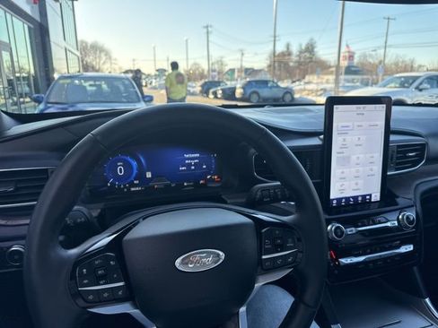Used 2022 Ford Explorer Platinum w/ Equipment Group 601A image 20