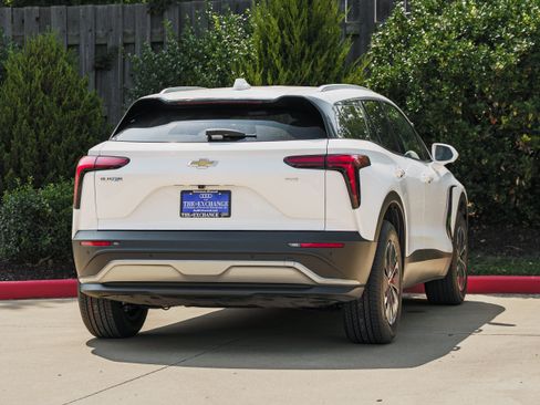 Used 2024 Chevrolet Blazer EV LT AWD/4WD image 3