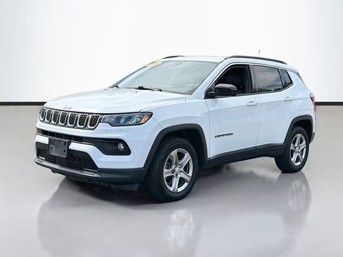 Used 2024 Jeep Compass Latitude w/ Altitude Special Edition AWD/4WD image 2