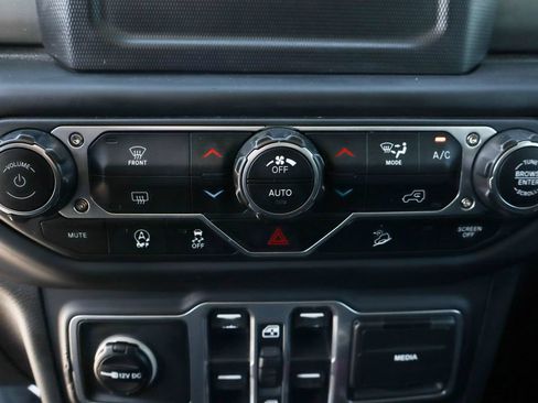 Used 2018 Jeep Wrangler Unlimited Sport AWD/4WD image 35