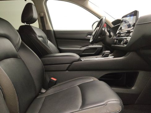 Used 2022 Nissan Pathfinder SL FWD image 21
