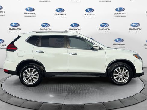 Used 2017 Nissan Rogue SV AWD/4WD image 6