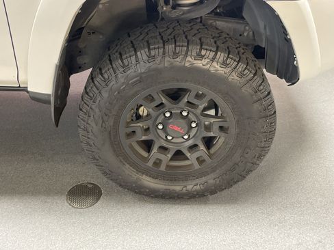 Used 2017 Toyota 4Runner SR5 Premium image 5