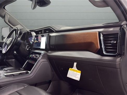 Used 2024 GMC Sierra 3500 Denali image 36