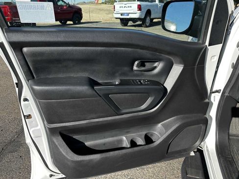 Used 2023 Nissan Titan S RWD image 18
