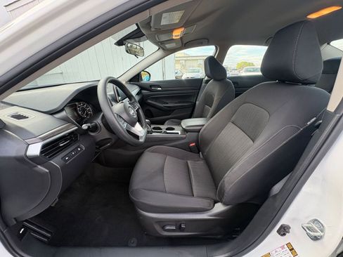 Used 2025 Nissan Altima 2.5 SV image 28