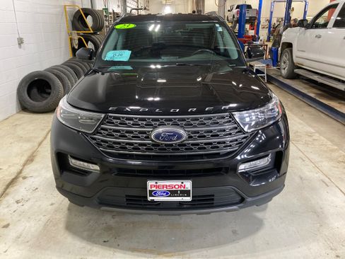 Used 2023 Ford Explorer XLT w/ Equipment Group 202A AWD/4WD image 2