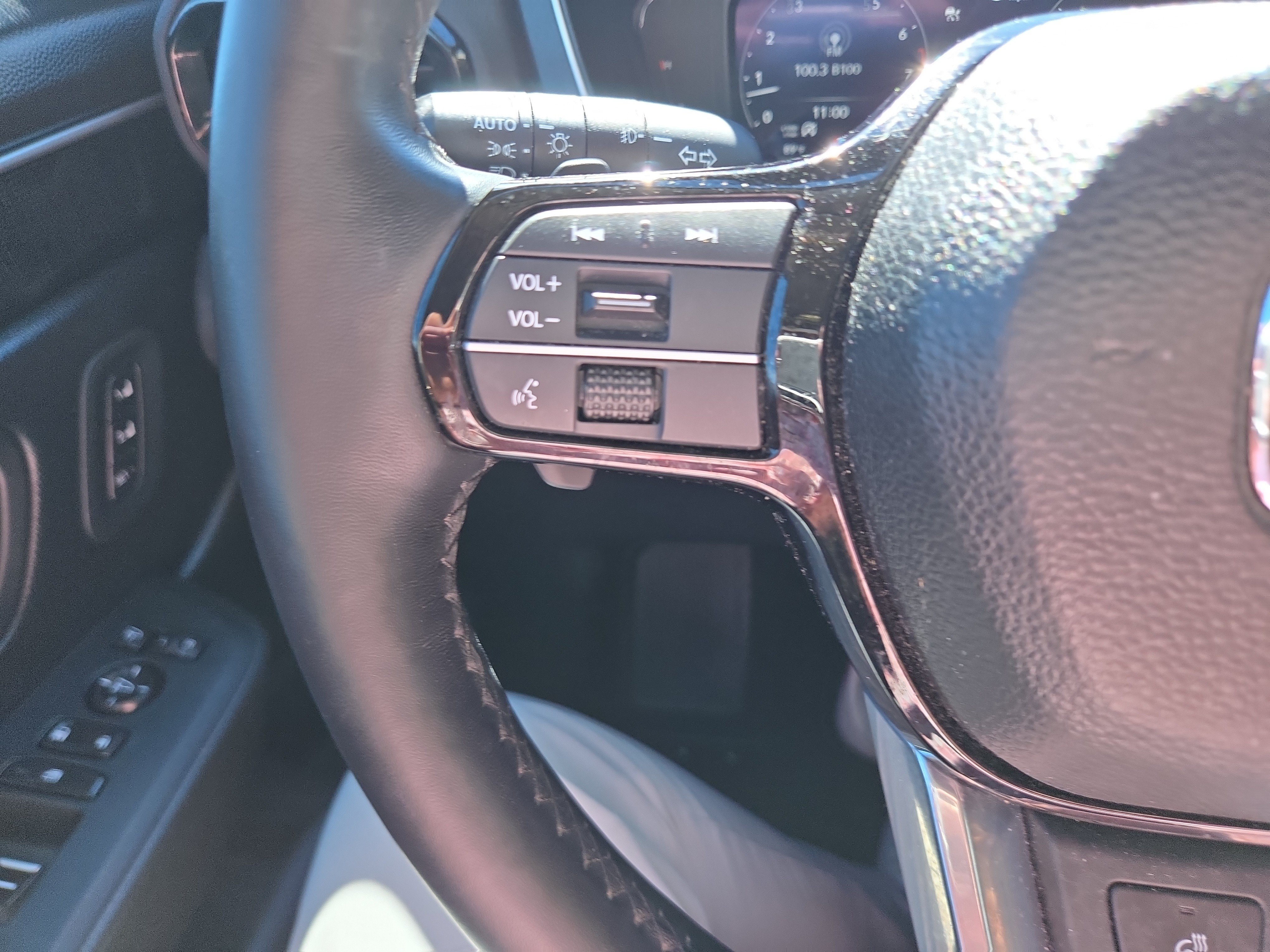 Used 2023 Honda Pilot Elite image 12