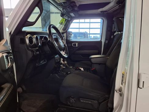 Used 2020 Jeep Gladiator Overland w/ LED Lighting Group AWD/4WD image 18