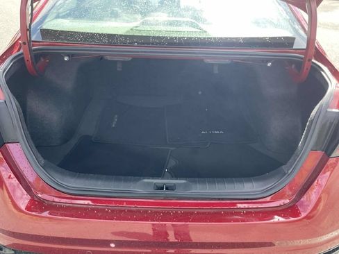 Used 2025 Nissan Altima 2.5 SV FWD image 10