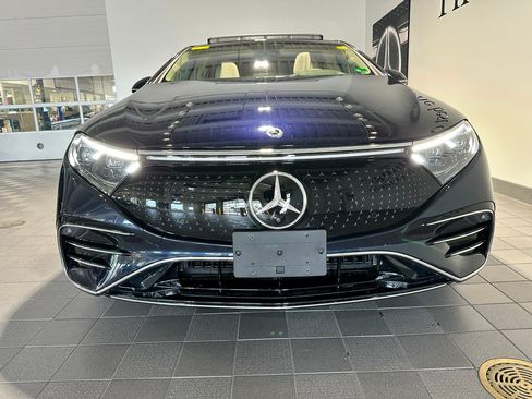 Used 2022 Mercedes-Benz EQS 580 4MATIC Sedan image 2