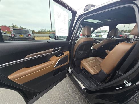 Used 2021 Kia Telluride SX w/ SX Prestige Package image 12